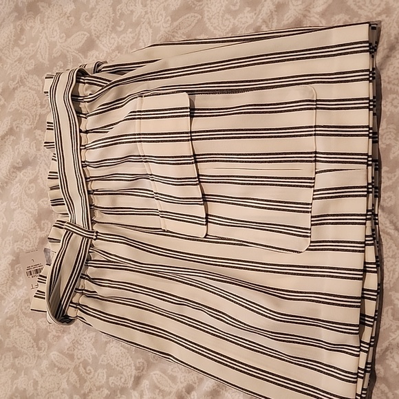 Womens shorts - Picture 3 of 3